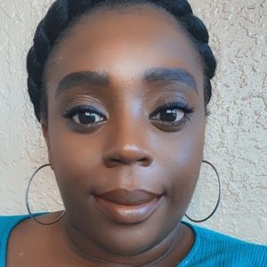 Meet your Posher, Deidra